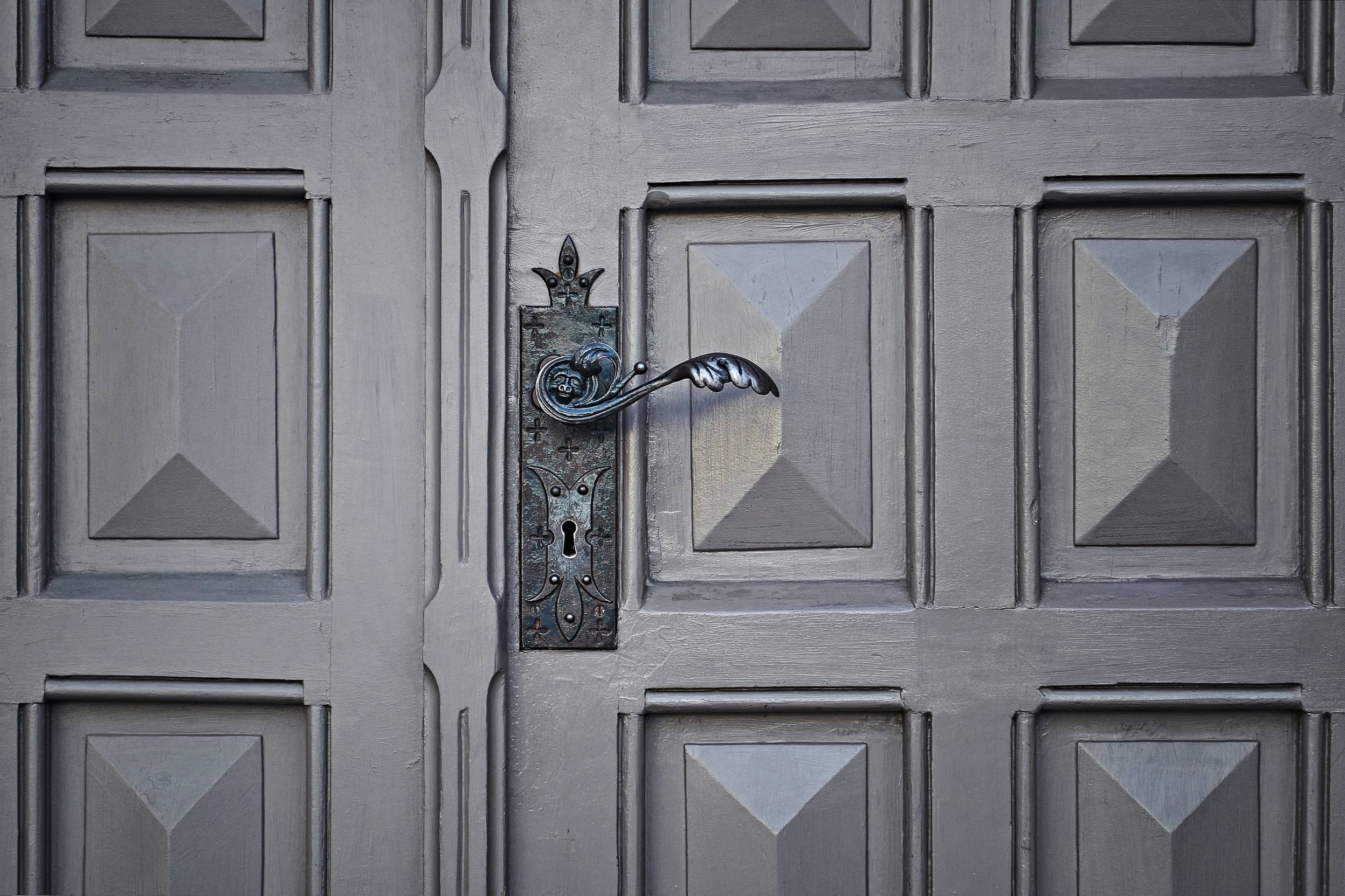 Cerradura de una puerta sin llave