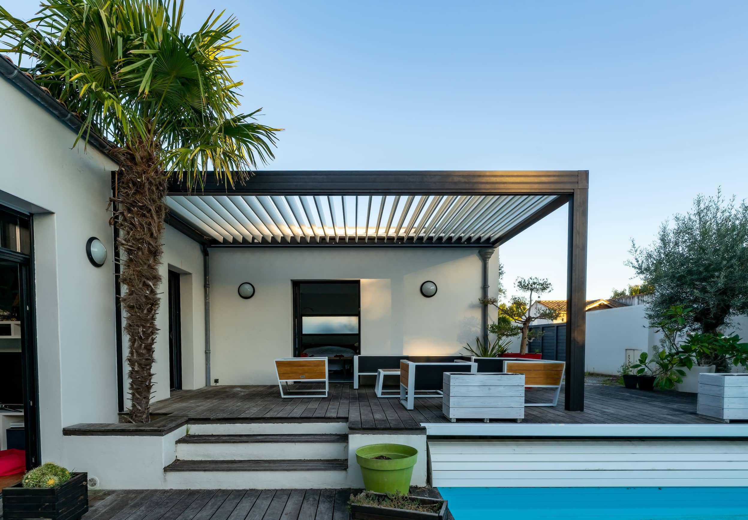 Reparar tu pérgola la mantendrá en excelente estado y mejorará la estética de tu espacio al aire libre